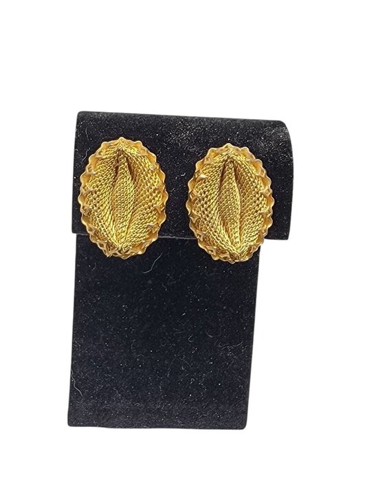 Continental Jewelry - Continental Vintage Gold Tone Mesh Clip On Earrings Oval Shaped Ladies Costume